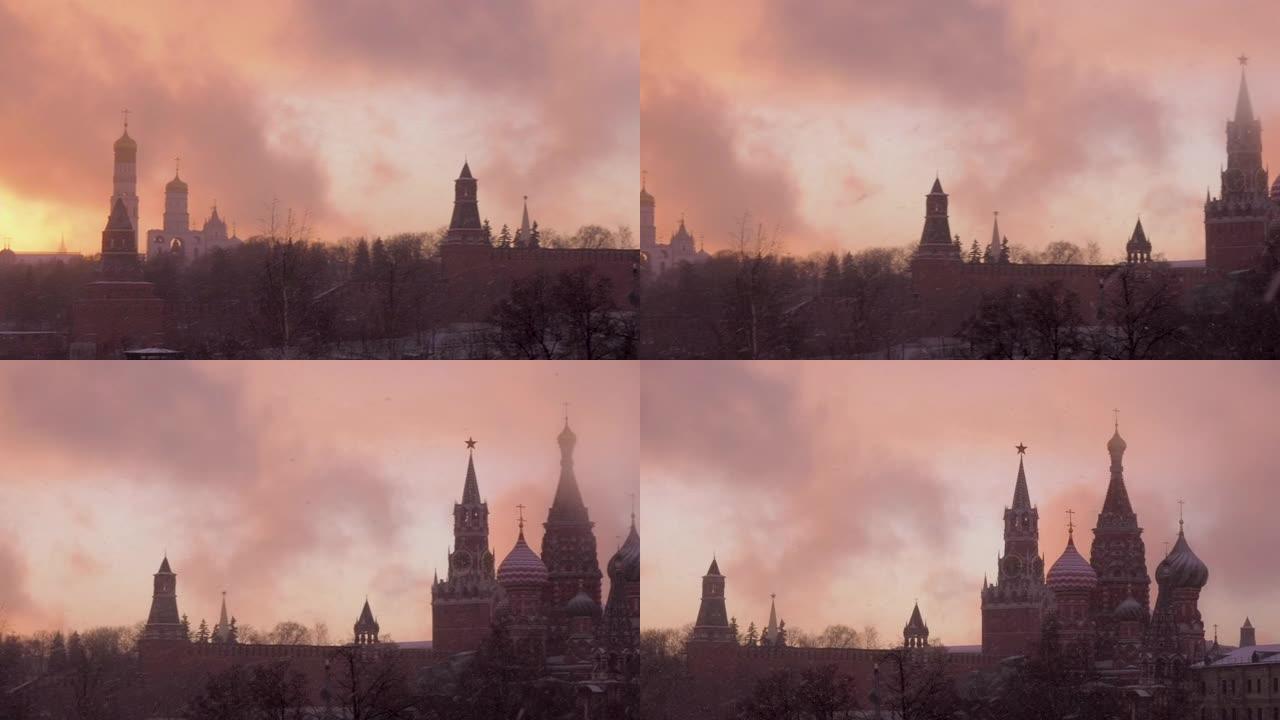 俄罗斯的冬天。全景拍摄。俄罗斯，莫斯科，护城河上最神圣的Theotokos的代祷大教堂，在日落时分的