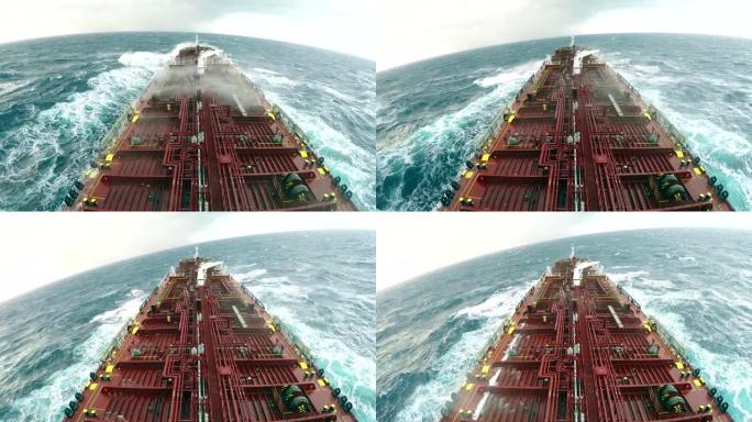 暴风雨中的油轮海上运输远洋货轮新航海时代