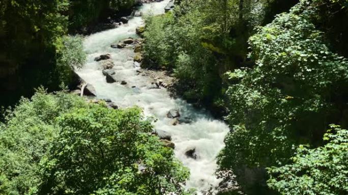 高山溪流森林海氧吧瀑布溪流水