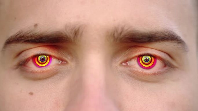 年轻人的眼睛瞳孔的颜色变化极端特写