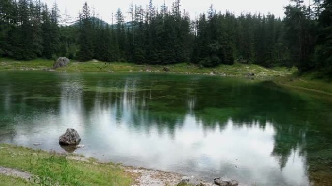 奥地利施蒂利亚著名的绿湖