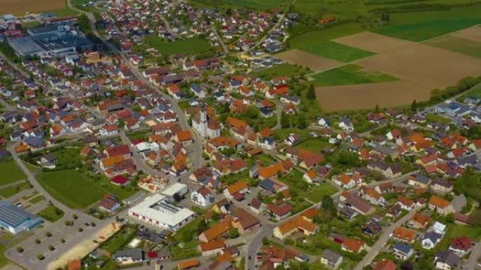 德国巴伐利亚州迪辛根市鸟瞰图。