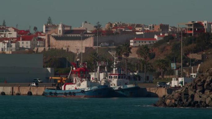 两艘拖船-港口-SINES-葡萄牙-下午
