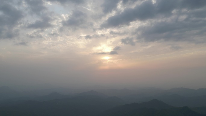 夕阳落日余晖苍茫大地