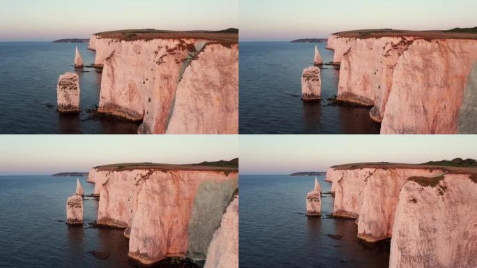 英国侏罗纪海岸多塞特郡的白色白垩悬崖被称为老哈里岩石