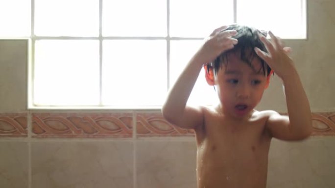 亚洲男孩洗澡