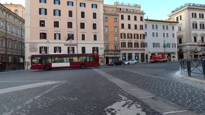 冠状病毒大流行期间罗马的一条荒芜的道路