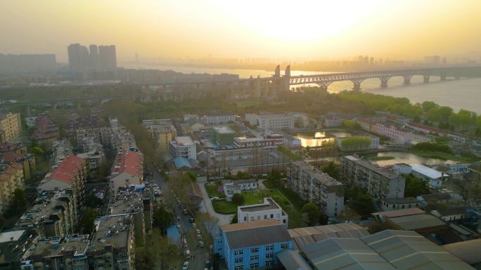 南京市鼓楼区南京长江大桥夕阳下风景航拍