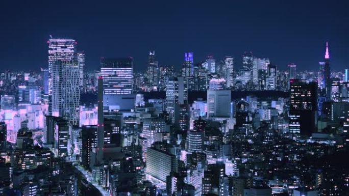 摩天大楼两旁的城市夜景