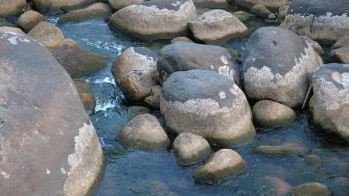 瀑布和岩石流