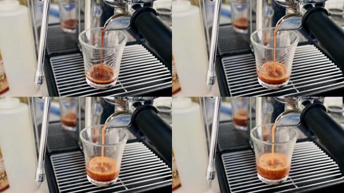 咖啡机将咖啡液倒入玻璃杯中