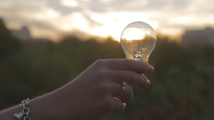 灯泡赶上太阳