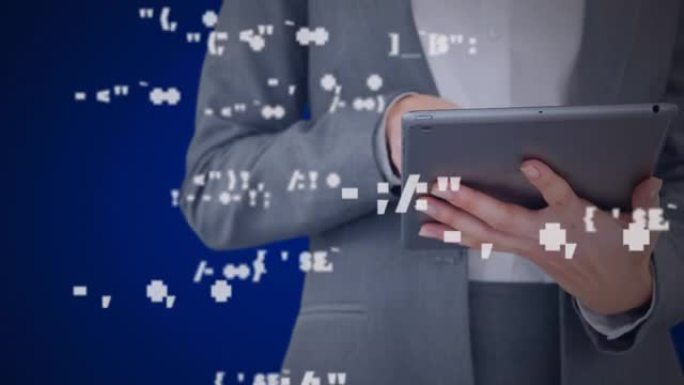 使用蓝色背景上的数字平板电脑对抗女性的数学符号