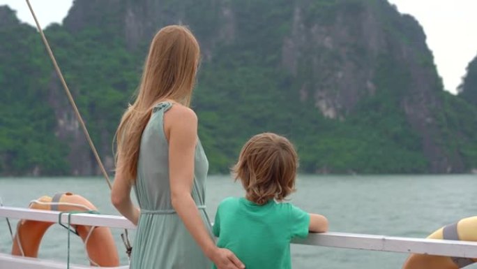 母子游客参观越南下龙湾国家公园，该公园由数千个大小石灰岩岛屿组成。越南旅游概念