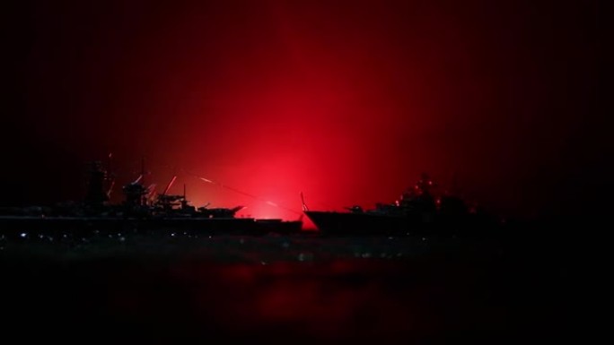 战争概念。海上夜战场景。戏剧性的色调云效果。夜间战舰的轮廓。微型创意餐桌装饰。滑块镜头