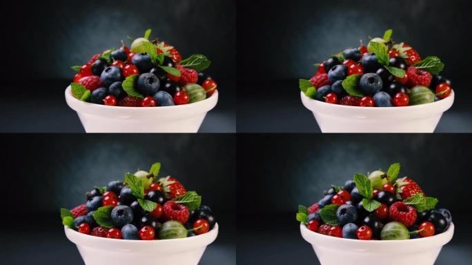 黑色背景上的野生浆果混合，4K UHD视频片段