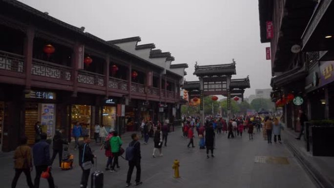 雨天南京城市旅游著名老城区拥挤街道慢动作全景4k中国