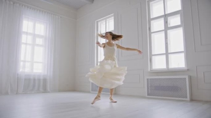 芭蕾舞女演员穿着飘动的衣服旋转，脚尖的脚尖跳舞。轻盈、美丽、健康的概念