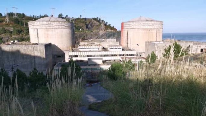 位于坎塔布连海旁的废弃勒莫伊兹核电站的混乱