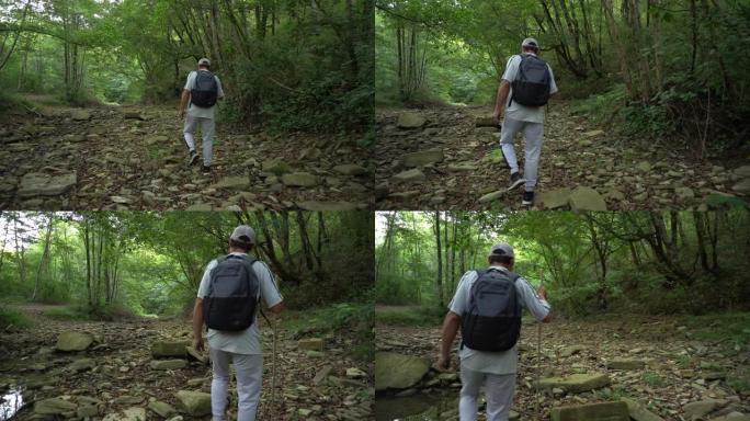 高级活跃男子在山林徒步旅行