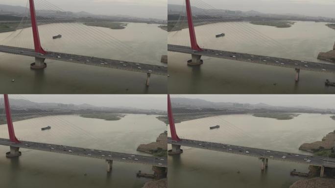 南昌的英雄桥和高速公路车辆