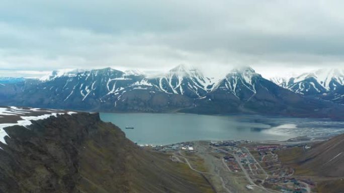 斯瓦尔巴首府朗伊尔城鸟瞰图