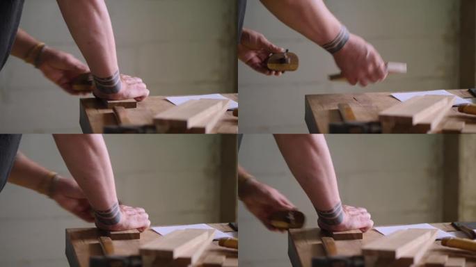 木匠使用标记量规在橡木坯料上做标记。手工木工。木工工具的声音