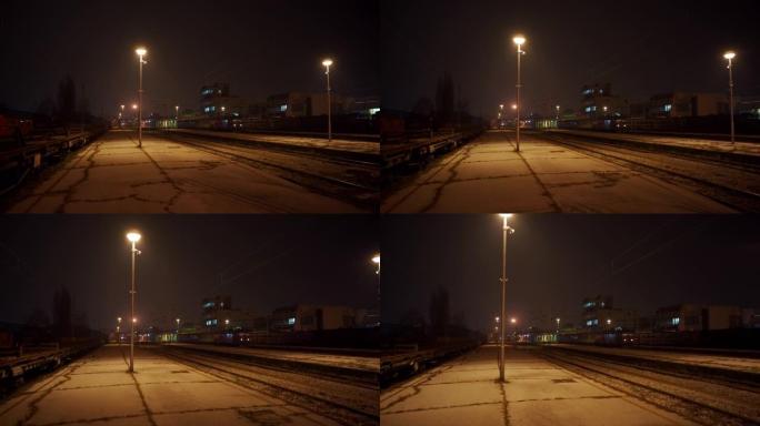 寒冷的雾蒙蒙的冬夜空火车站