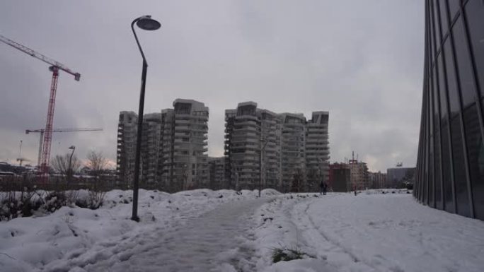 意大利米兰: 12月有雪的城市生活公园