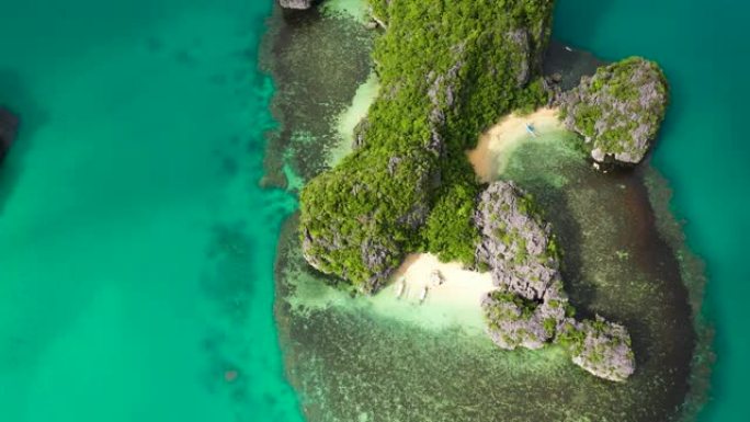 有雨林的岩石岛，鸟瞰图。菲律宾卡拉莫安群岛