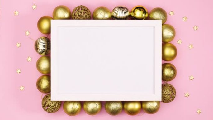 金色圣诞装饰品和星星出现在白色框架下，以柔和的粉红色主题为文字。停止运动