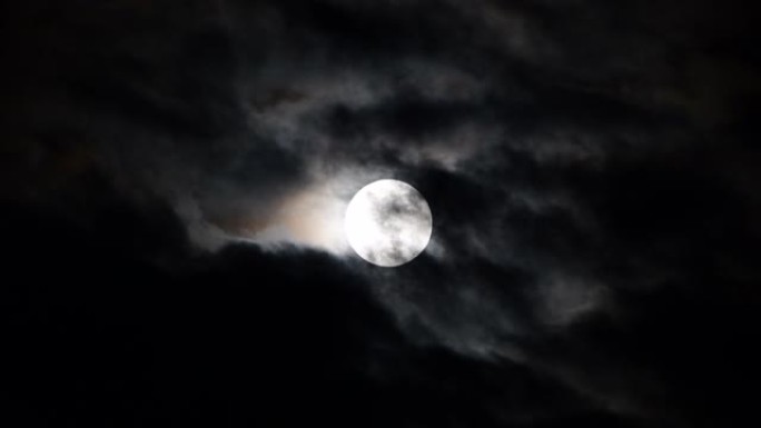 满月乌云蔽月圆月月光阴云