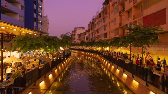 游客在泰国曼谷昂运河划船、独木舟或皮划艇的时间流逝。人们生活方式冒险活动娱乐。步行街。