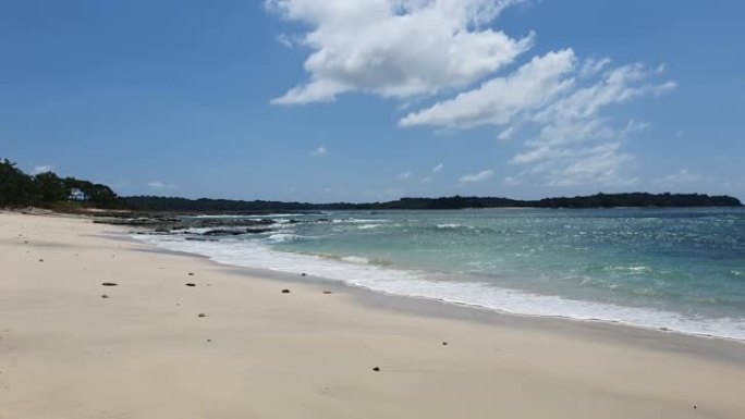巴拿马的珍珠岛海滩。珍珠岛是一个野生动物保护区，位于一个独特而动态的生态系统的宁静中，该生态系统包括