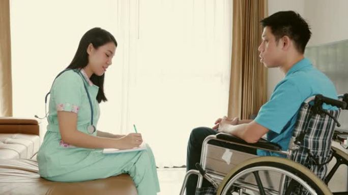 护士为家庭保健提供病人的现场探访