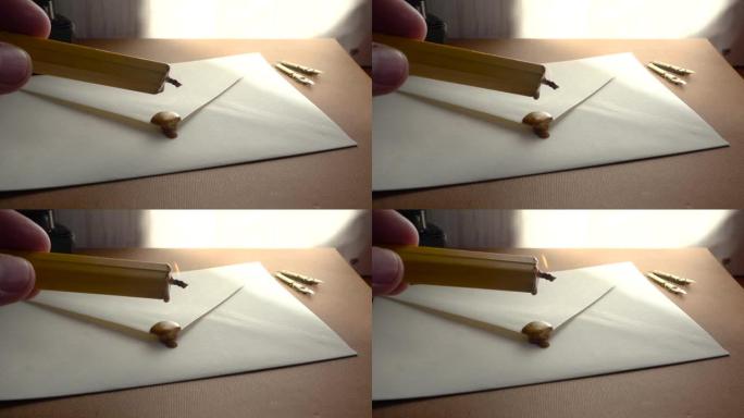 熔化蜡封安全信件。秘密对话的概念送过去。18世纪的邮寄技术。