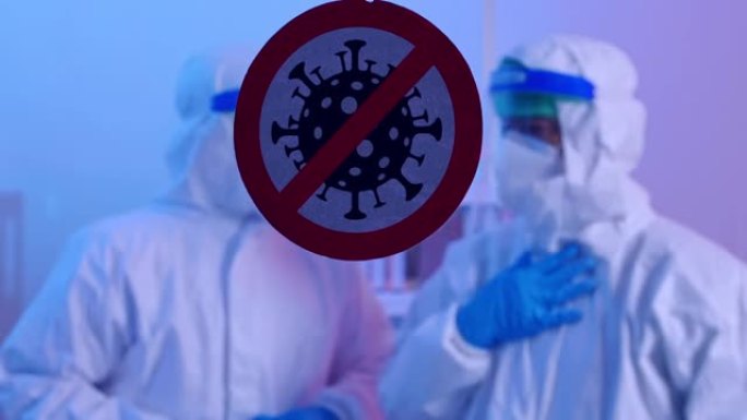 一组在实验室佩戴个人防护装备 (PPE) 的科学家。