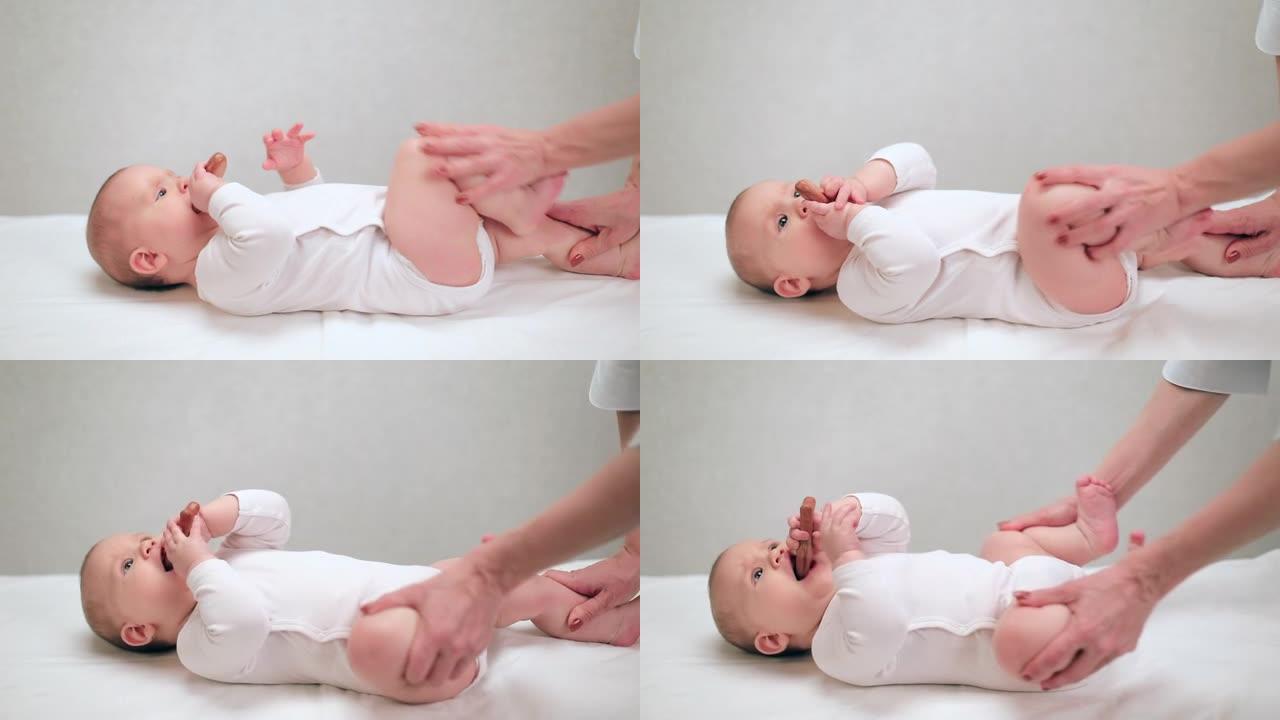 小婴儿接受小儿理疗师的腿部整骨治疗以防止髋关节发育不良