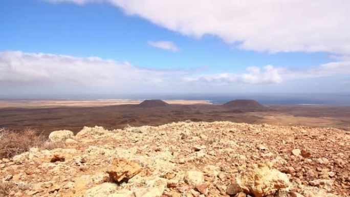 火山巴尤约延时视频-Corralejo附近的富埃特文图拉景观。