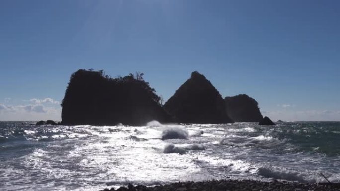 日本静冈县伊豆半岛西海岸的海浪