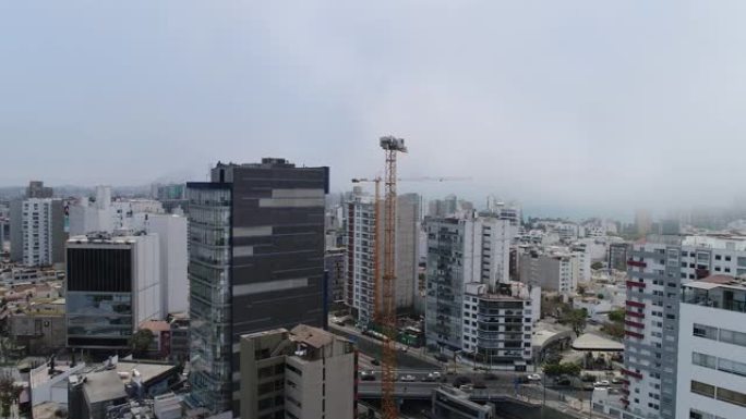 利马，利马。秘鲁-2020年11月19日: 秘鲁利马的航拍视频。带建筑项目的主要公路。秘鲁主要城市。