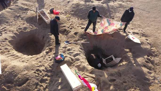 戈壁滩挖掘坟墓从新入棺(上)