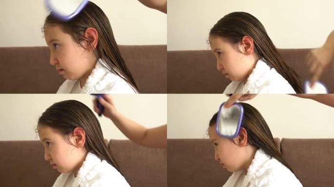 女人在刷她可爱的女儿的头发