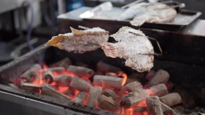 火炉烤鱼，街头小吃，泰国。
