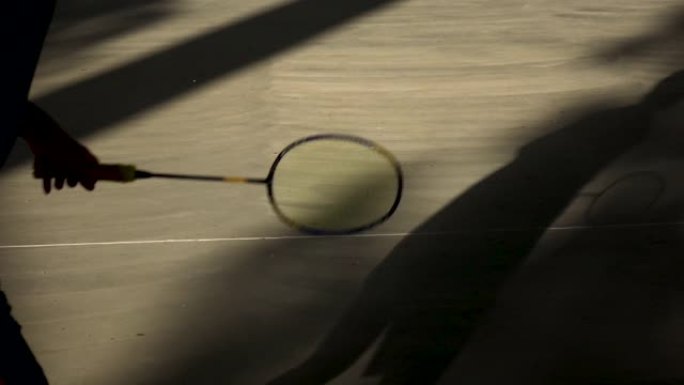 羽毛球运动员的影子