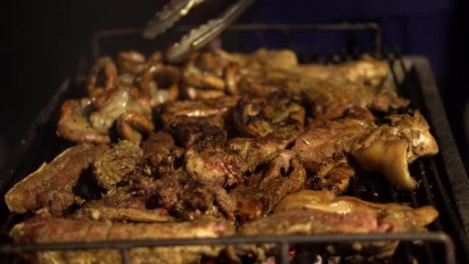 红烧肉放在炭炉上吃庆祝活动。