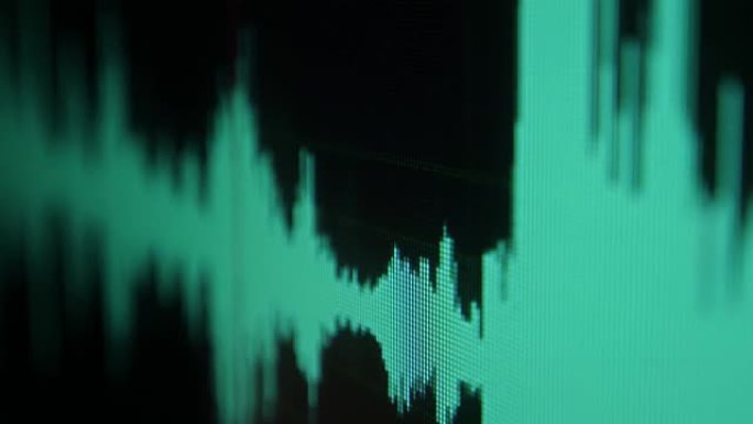 屏幕特写。监视器上的语音声波或波形显示。电脑屏幕上的音频波。音乐均衡器，线路中的声音频率，数字播放器