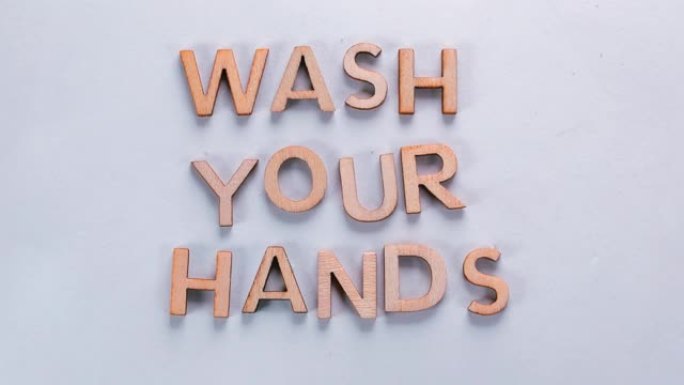 Word洗手用白色背景上的跳舞字母制成的手。