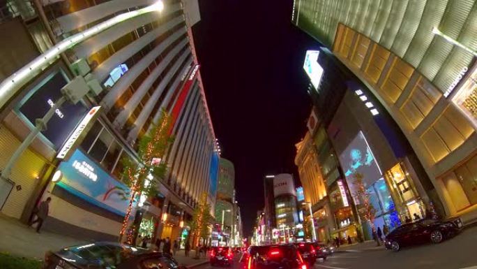 夜间驾驶银座街，日本东京。时间流逝。
