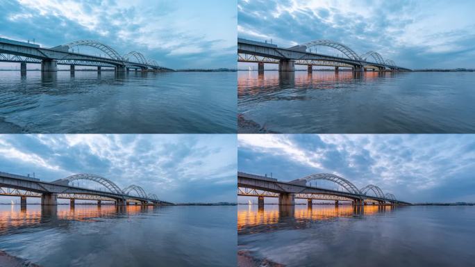 中国哈尔滨松花江铁路桥日转夜延时风光